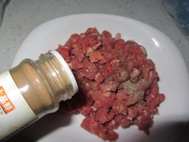 豌豆炒牛肉丁步骤5