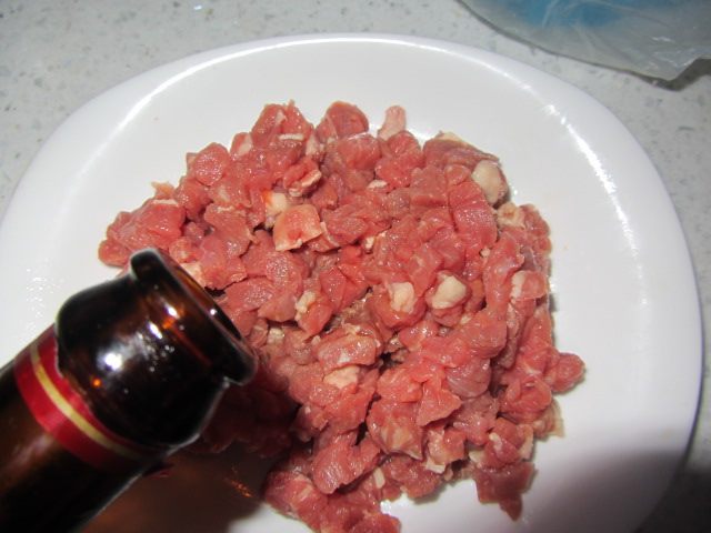 豌豆炒牛肉丁步骤3