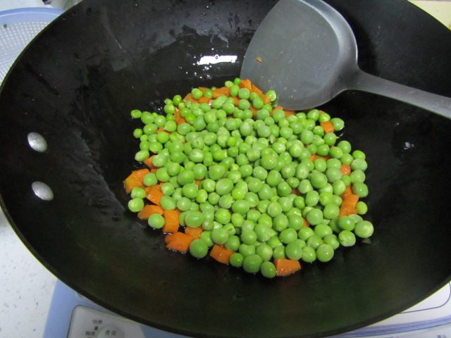 豌豆炒牛肉丁步骤9