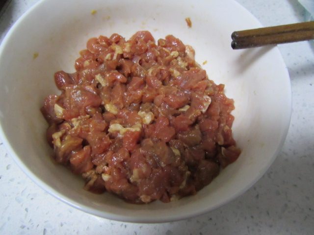 豌豆炒牛肉丁步骤7