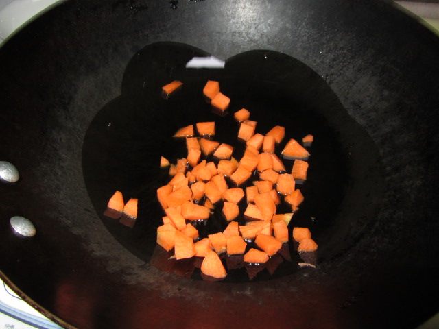 豌豆炒牛肉丁步骤8