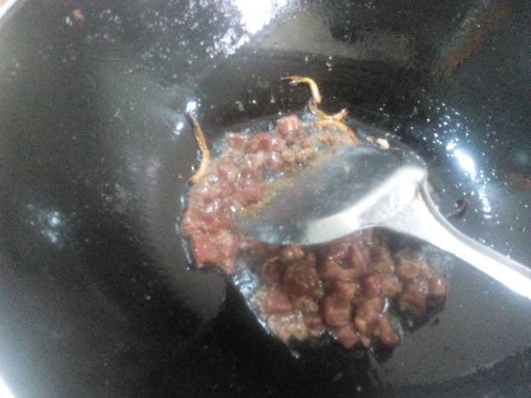 香辣牛肉粒面步骤4