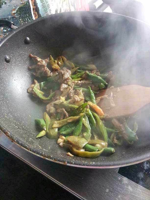 尖椒炒牛肉步骤8