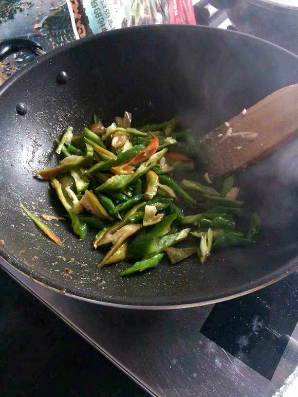 尖椒炒牛肉步骤7