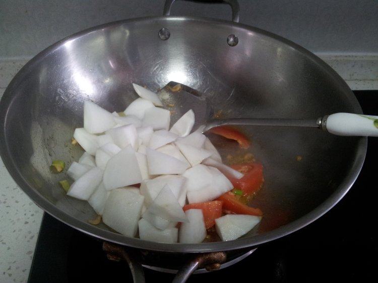 番茄牛肉萝卜丸子汤步骤6