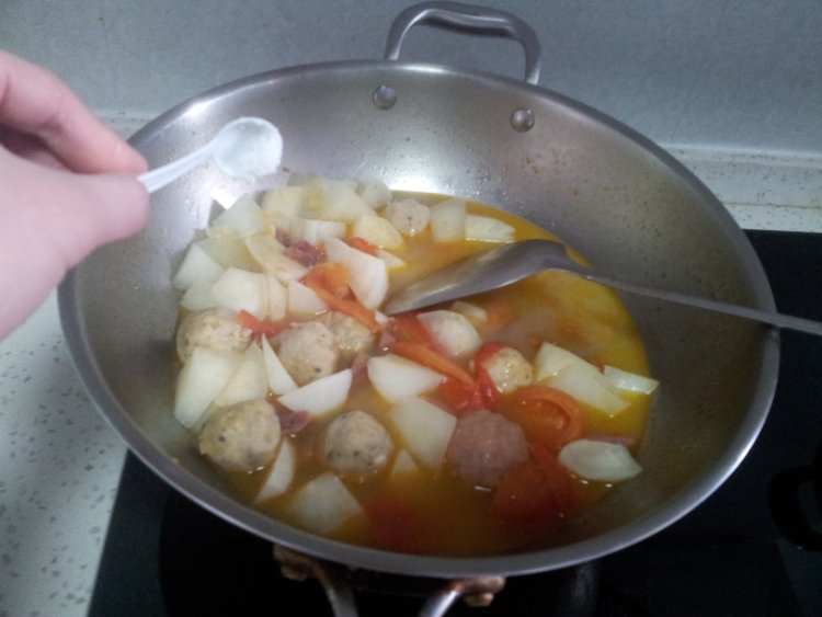 番茄牛肉萝卜丸子汤步骤10