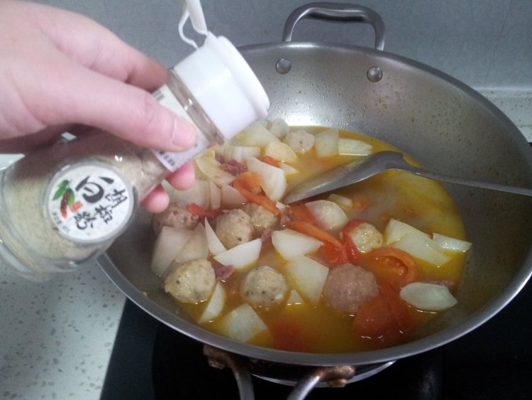 番茄牛肉萝卜丸子汤步骤11