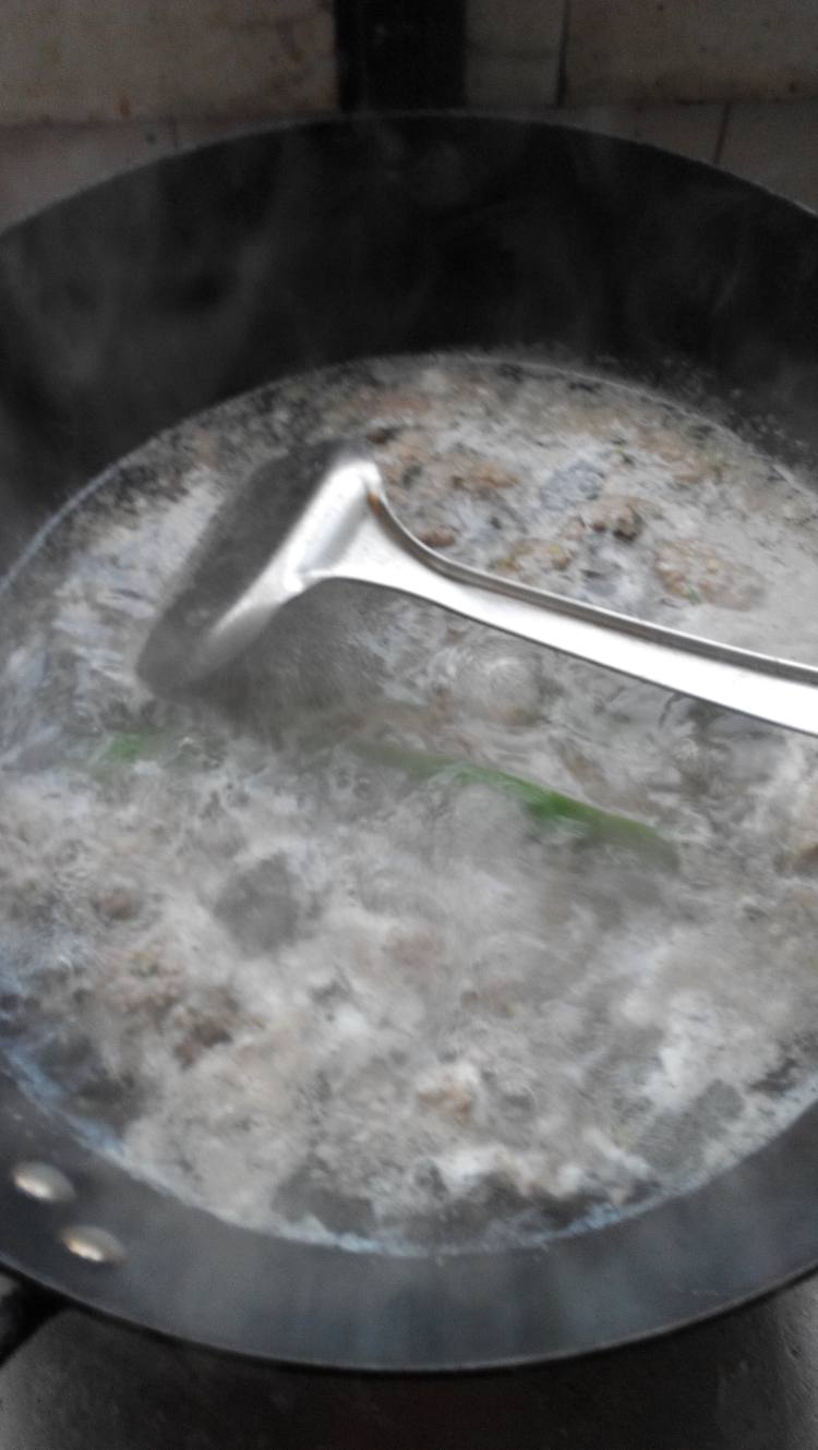 牛肉丸子炖黄花菜步骤3