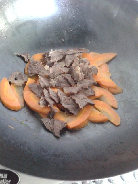 红萝卜炒牛肉步骤5