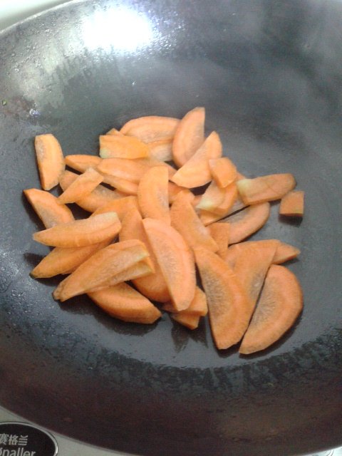 红萝卜炒牛肉步骤4