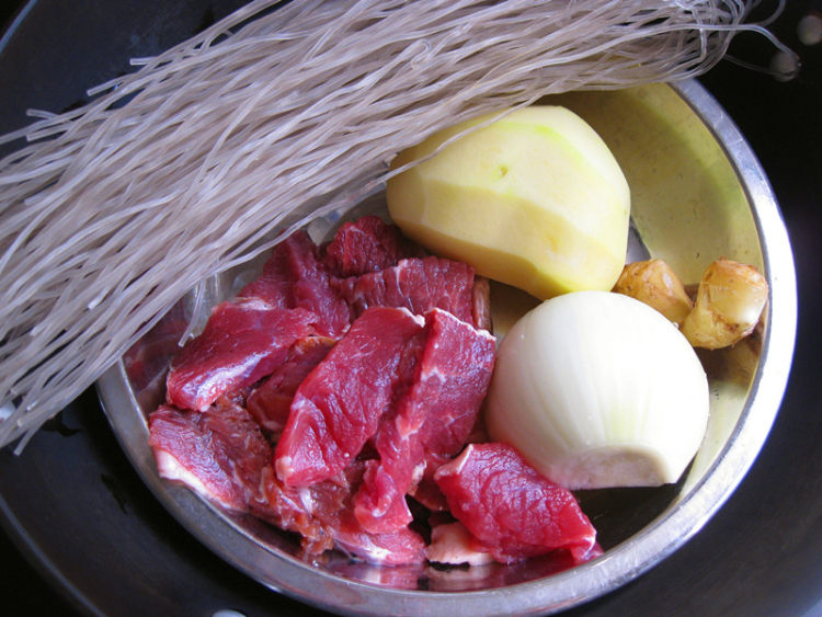 粉丝土豆烧牛肉步骤1