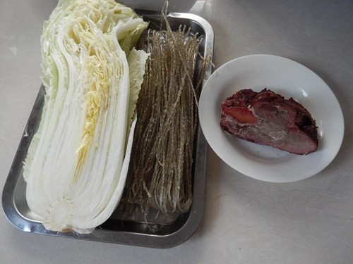 白菜牛肉炖粉条步骤1