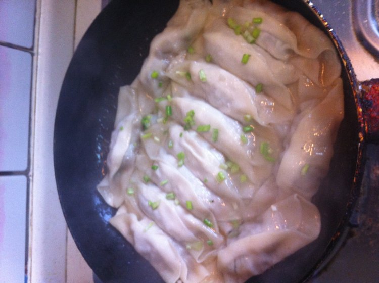 洋葱牛肉锅贴步骤17