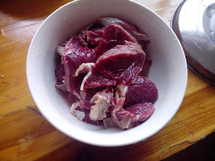 土豆煲牛肉步骤2