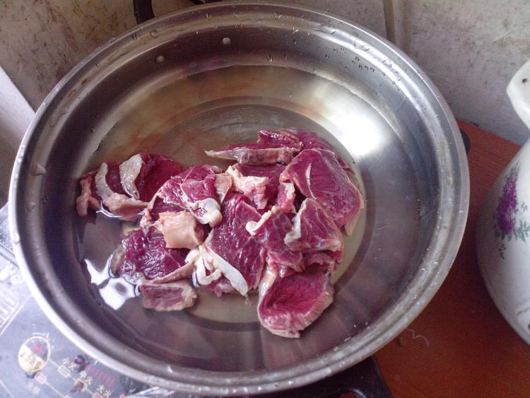 土豆煲牛肉步骤4