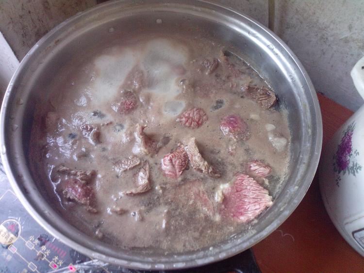 土豆煲牛肉步骤5