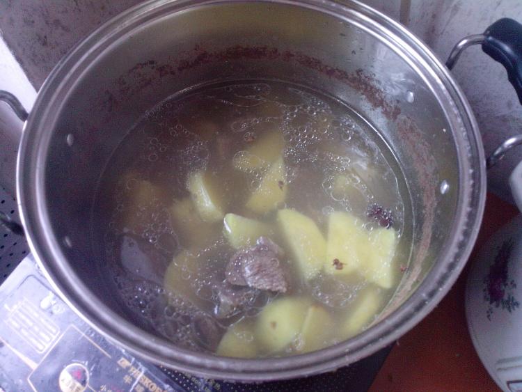 土豆煲牛肉步骤12