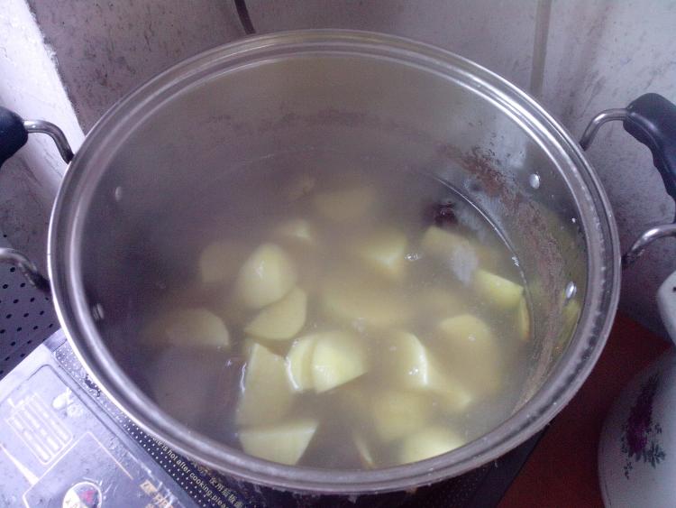 土豆煲牛肉步骤11