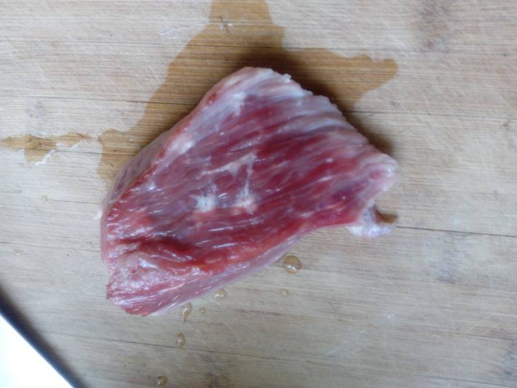 番茄山药炖牛肉步骤1