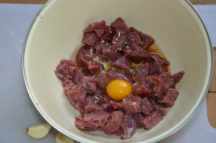 杏鲍菇牛肉丁步骤2