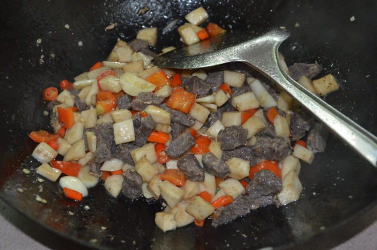 杏鲍菇牛肉丁步骤7