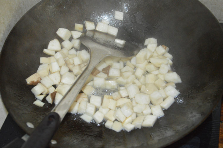 杏鲍菇牛肉丁步骤5