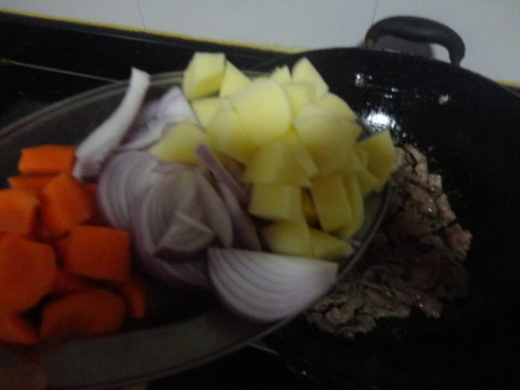 咖哩牛肉步骤3