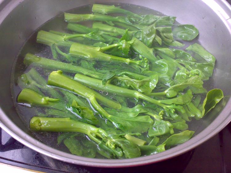 牛肉姜汤烩芥兰步骤3