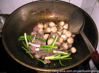 鲍汁草菇牛肉步骤7
