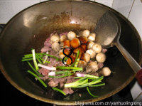 鲍汁草菇牛肉步骤8