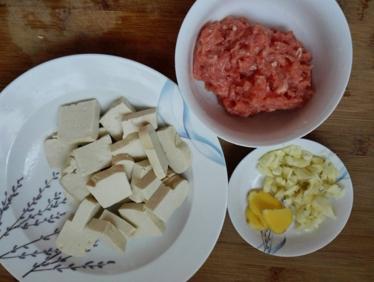 肉末烧豆腐步骤2