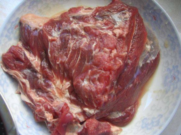 五香牛肉粒步骤1