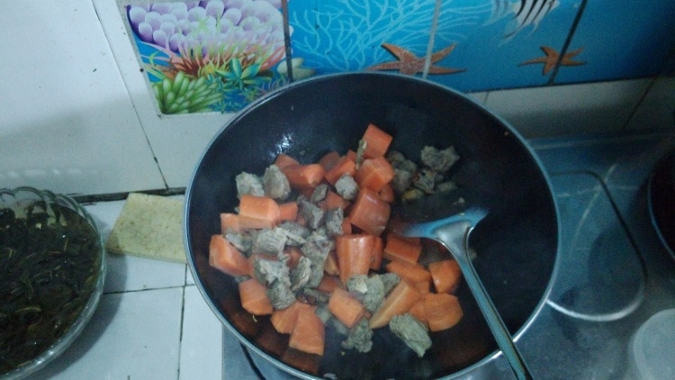 胡萝卜牛肉煲步骤6