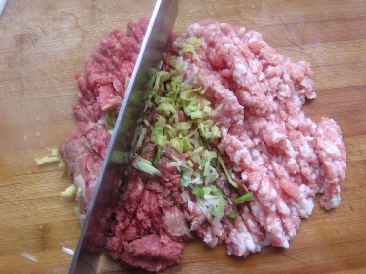白菜炖牛肉丸步骤2