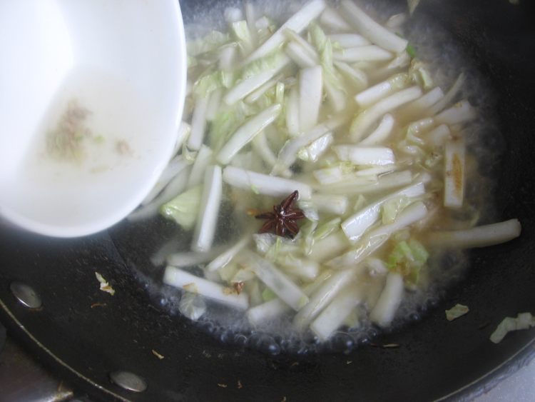 白菜炖牛肉丸步骤12