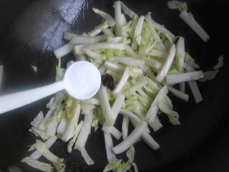 白菜炖牛肉丸步骤11