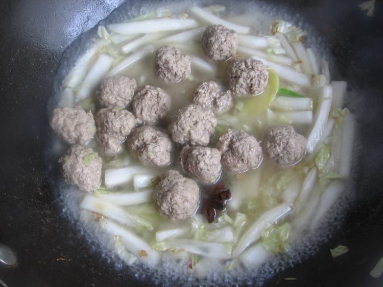 白菜炖牛肉丸步骤13