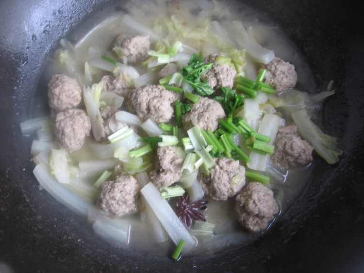 白菜炖牛肉丸步骤15