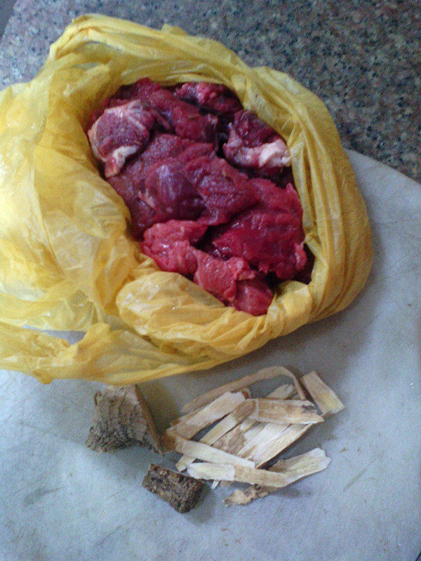 黄芪牛肉汤步骤1