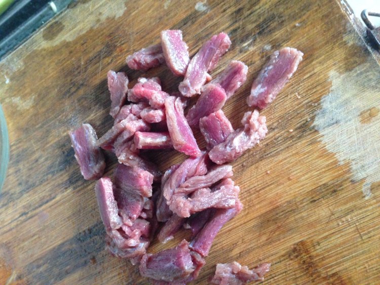 茭白胡萝卜炒牛肉步骤3