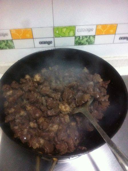 番茄焖牛肉步骤4