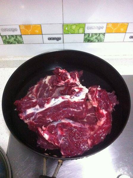 洋葱萝卜焖牛肉步骤2