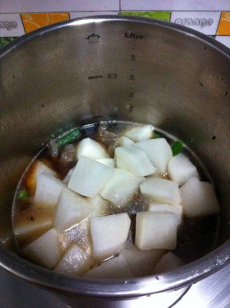洋葱萝卜焖牛肉步骤9