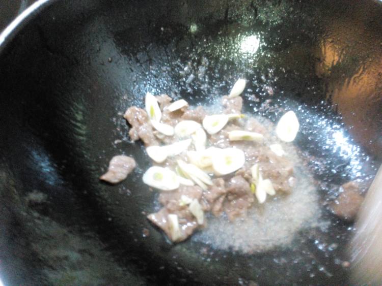 黄瓜炒牛肉步骤7