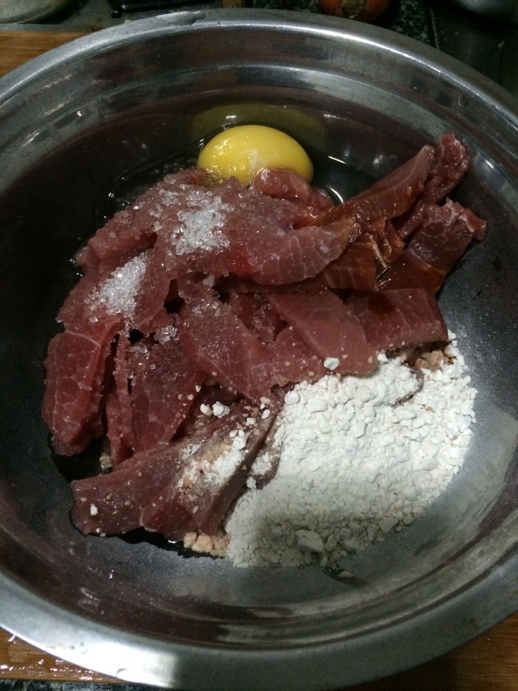 洋葱青椒炒牛肉步骤3