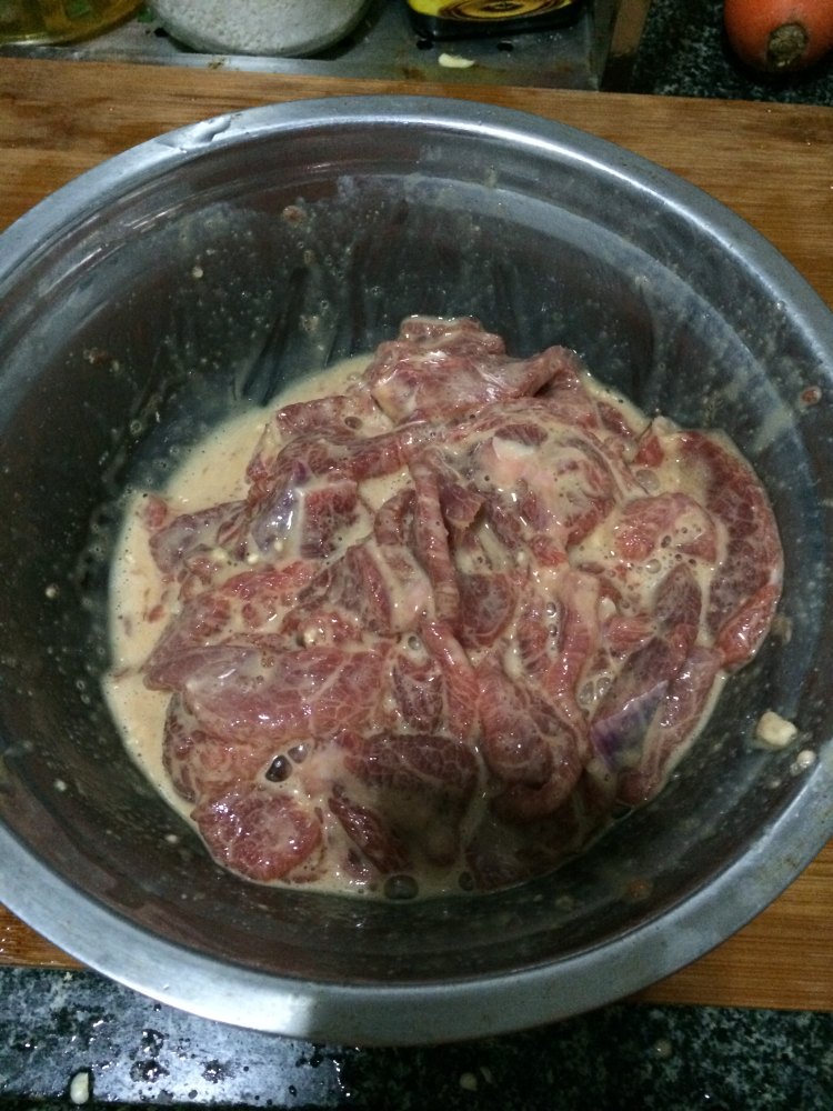 洋葱青椒炒牛肉步骤4
