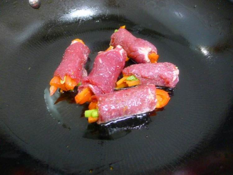 薯蓉杂菜牛肉卷步骤5