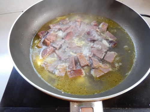 圣女果烧牛肉步骤7