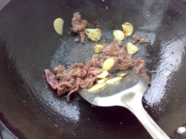 牛肉炒豆角步骤3