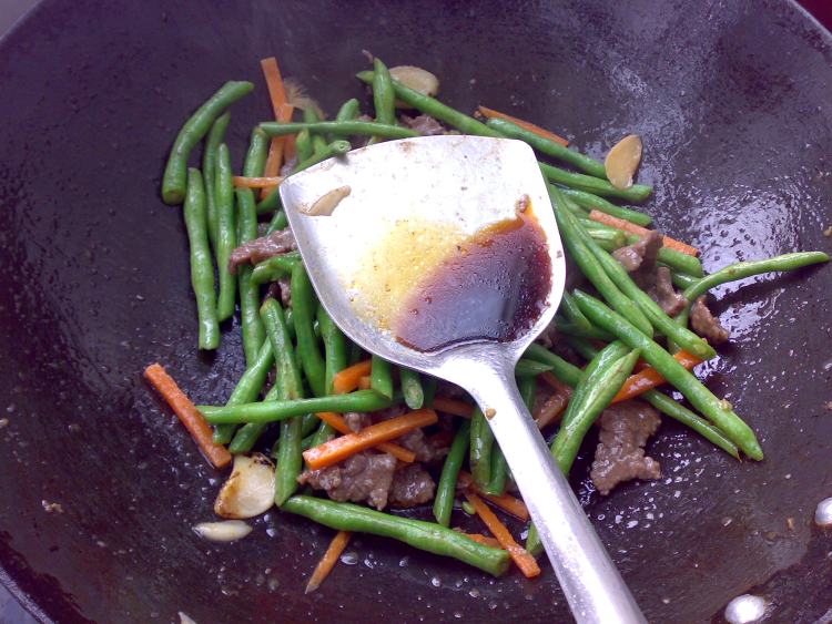 牛肉炒豆角步骤6